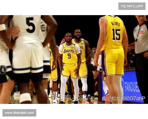 震撼全场NBA激烈对决现场画面瞬间捕捉球员激情与比赛高潮